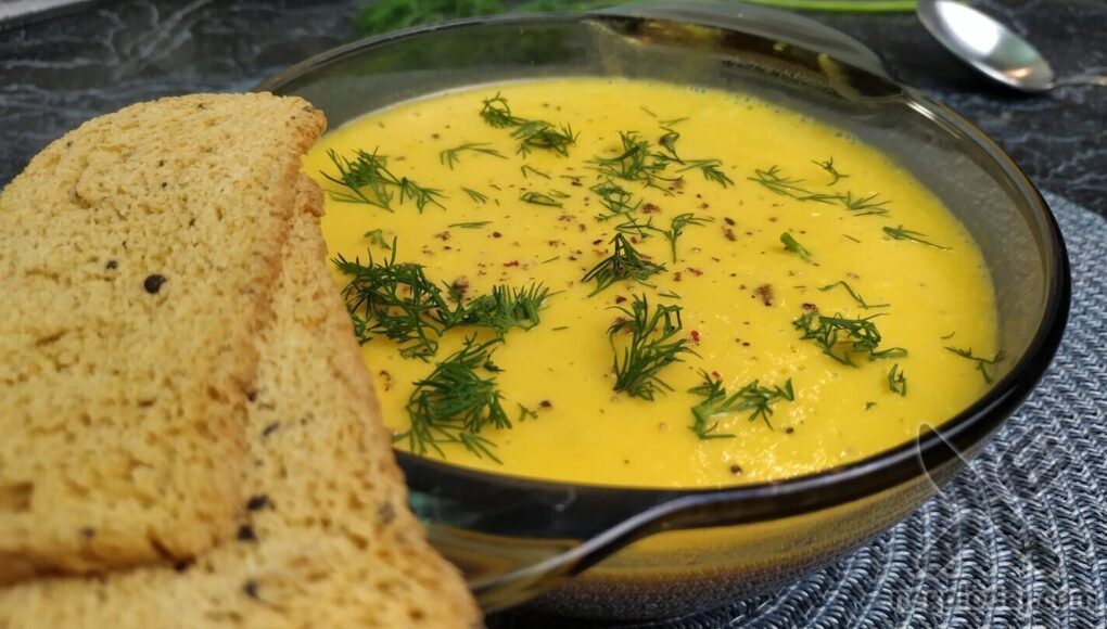 Украшаем суп-пюре из тыквы